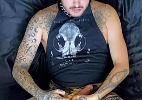 Gay amateurs enjoy tattooed dildo