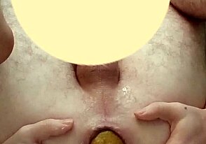 Two gay amateurs look at anal pleasure in a bareback clip