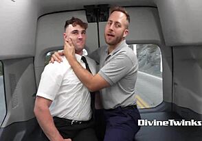 Twink goes bareback in anal welcome session