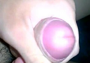 Ch�nh Chủ Cầnthơ Stirs Deep Emotions in Solo Softcore Display