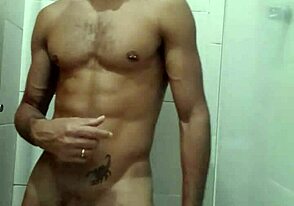 Pau Mole Solo Cock Play in Amateur Action