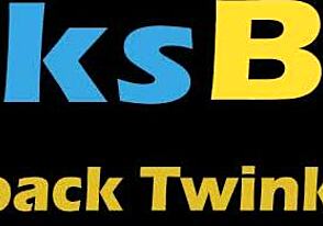Skinny twinks go wild with bareback drilling after sloppy sucking