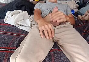 A young guy throwing his milk while fucking, so hot