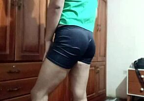 Yo, chubby Ecuadorian bottom looking for a top stud! 😈