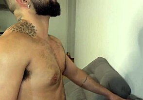 Muscle up with a twink