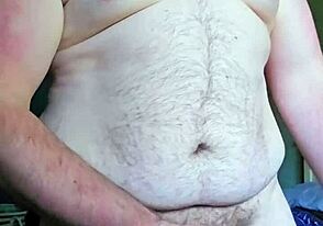 damn, watching this muscle chub cum is pure fire