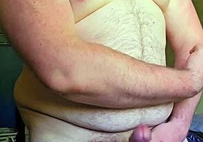 damn, watching this muscle chub cum is pure fire